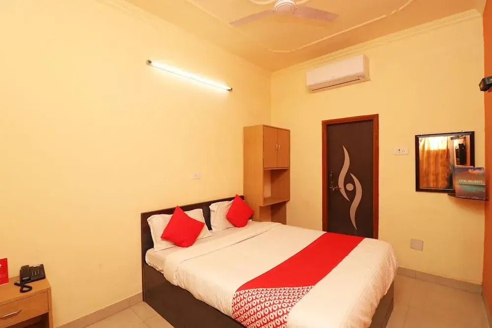 OYO 27929 Hotel Cristal Park