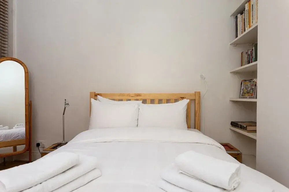 Spacious, Light-Filled 2 Bedroom Apartment