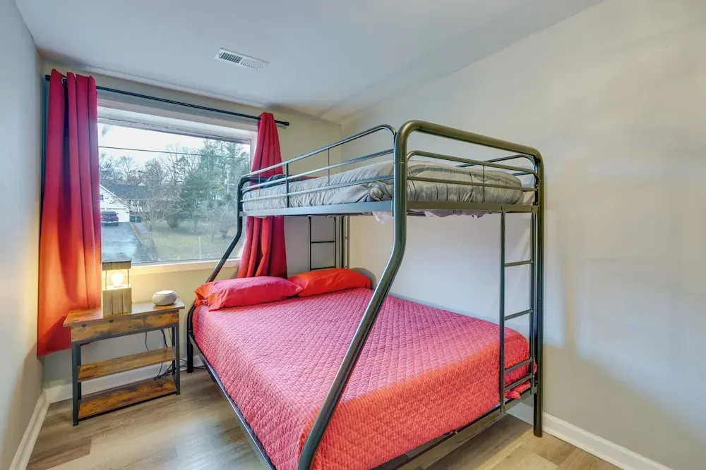 Comfy Kingsport Apartment - Walk to Brewery!