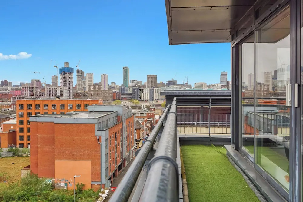 2 Bed Penthouse-sleeps 4 With Wraparound Balcony