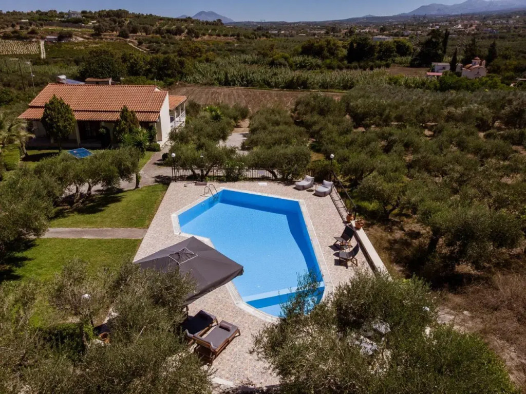 Lefkothea Villas with Large Pool, BBQ & Playground
