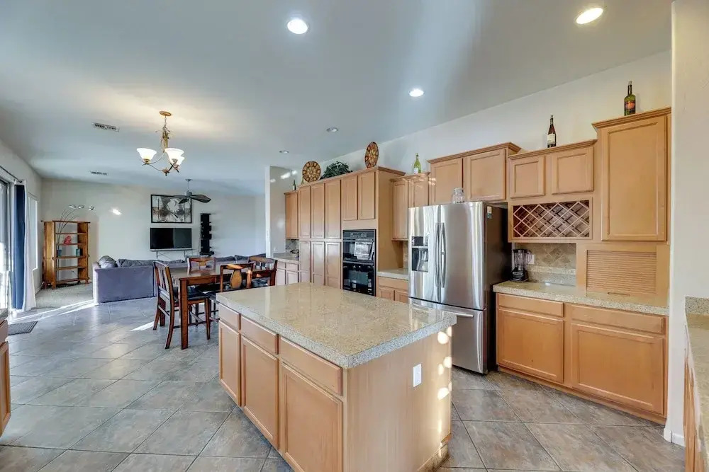 Stunning Pool & Patio: Spacious Chandler Oasis!