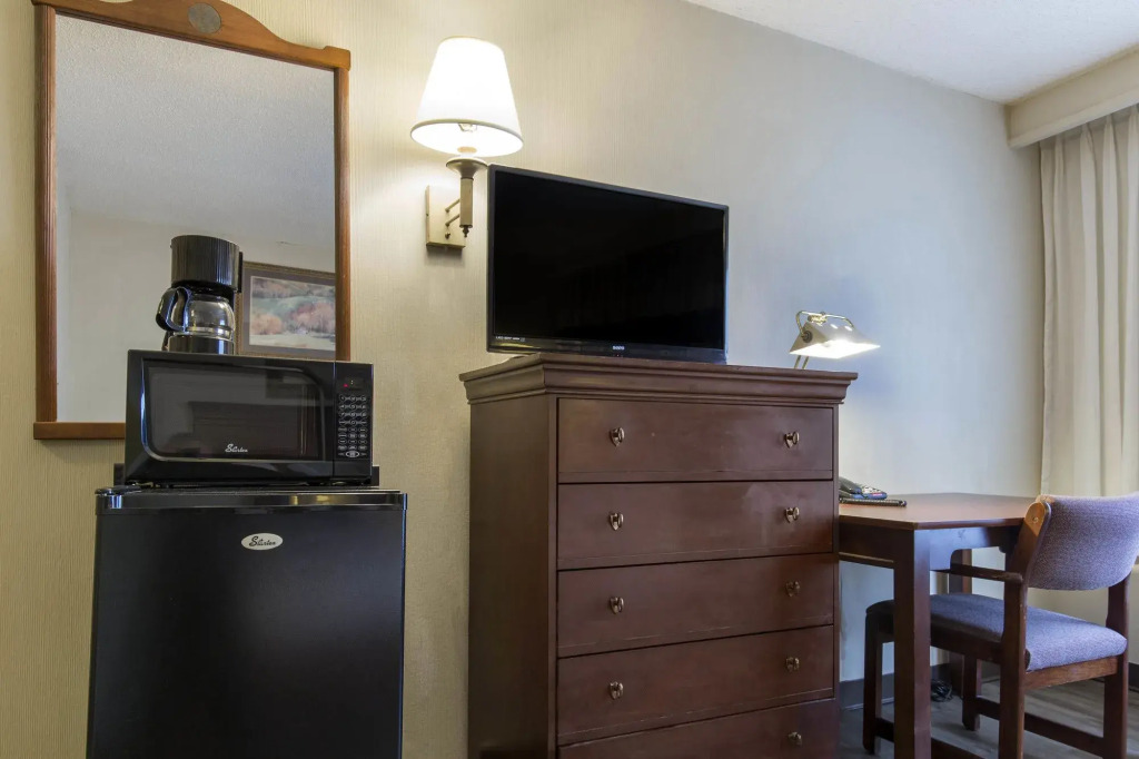 Lamplighter Inn-South
