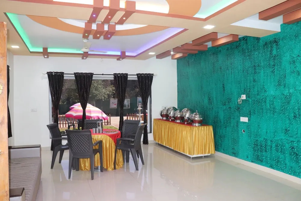 OYO 75800 The Royal Mini Resort