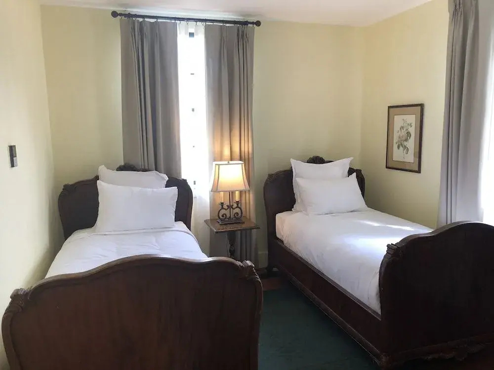 Wolf Creek Inn & Tavern