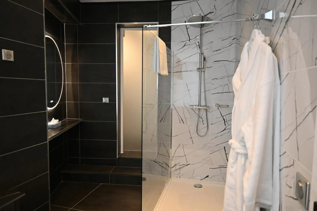 Отель LOGIS Hôtel Borel