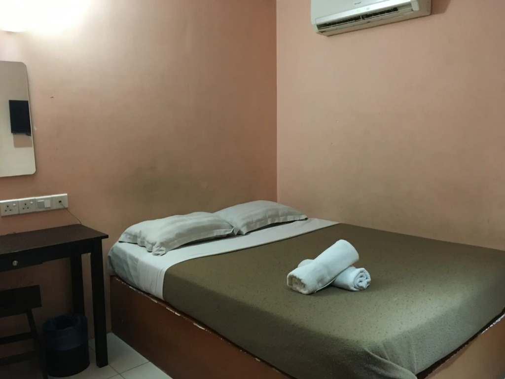 Red Apple Hotel