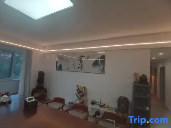 Qingdao Youshe Linhai Homestay (Golden Lion Plaza Branch)