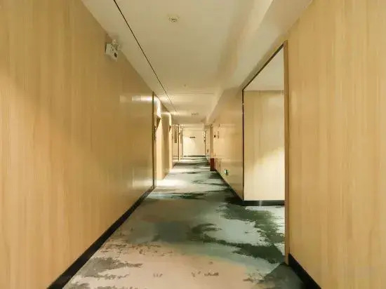H Hotels (Xingyi Jichang Avenue)