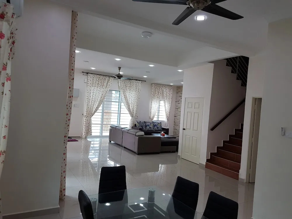 Sitiawan Homestay Entire Semi D house