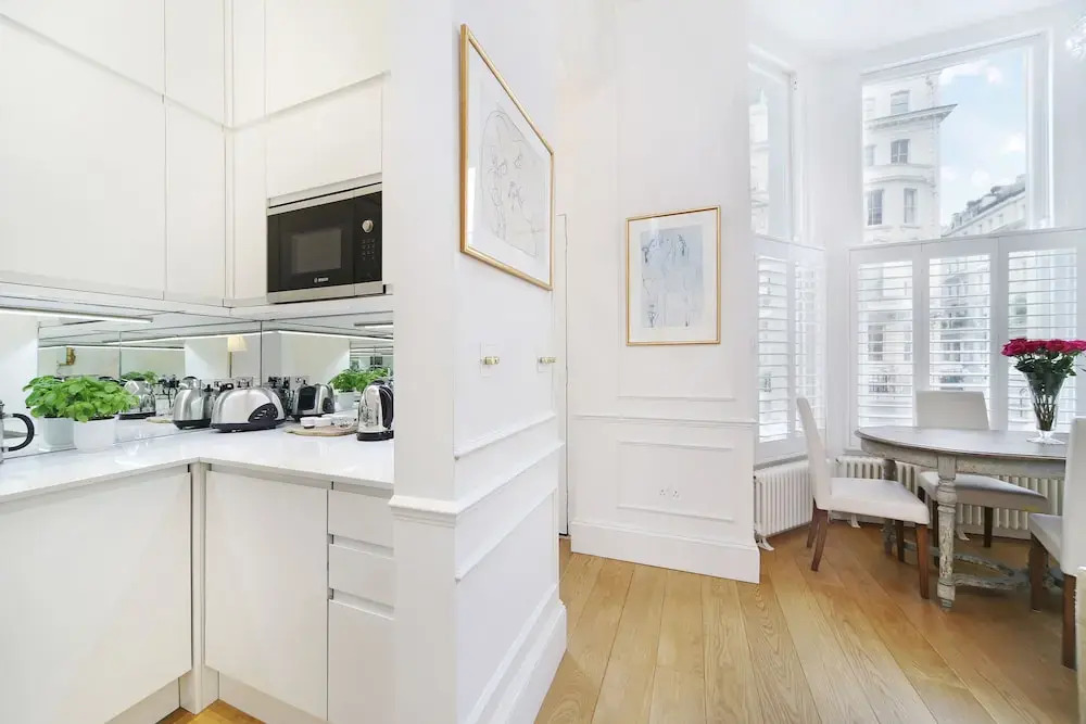 Luxurious 1BR Period Property in Kensington