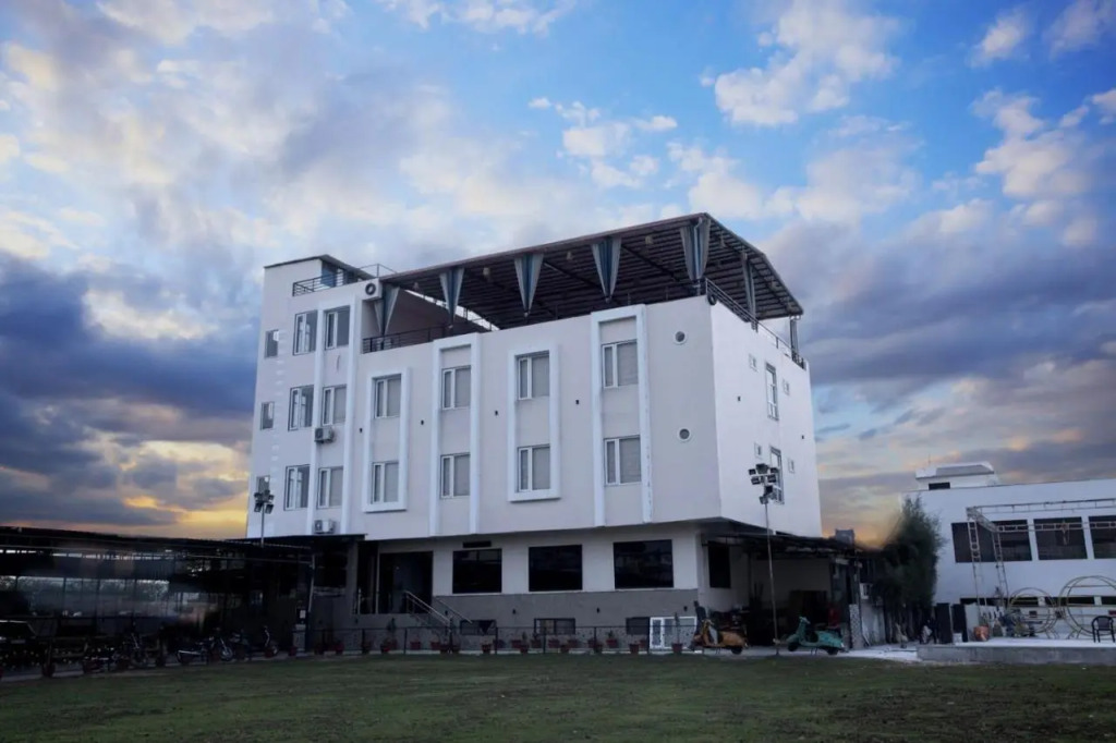 Hotel Bhairav Bagh -100 Mtr from Celebration Mall