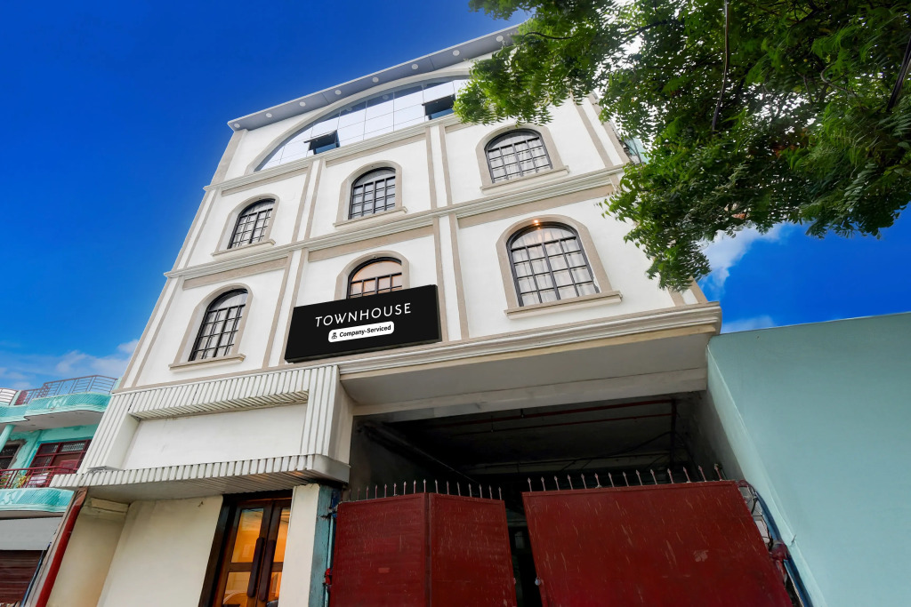 Super OYO Townhouse Varanasi Railway Junction