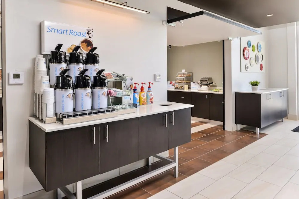 Holiday Inn Express & Suites - Kansas City - Lees Summit by IHG