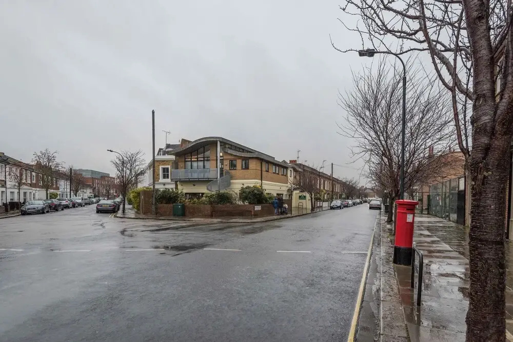 Classic Hammersmith Home by Ravenscourt Park
