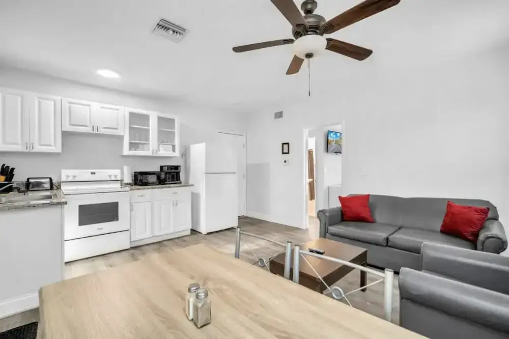 Cozy Corner Beach Apartment