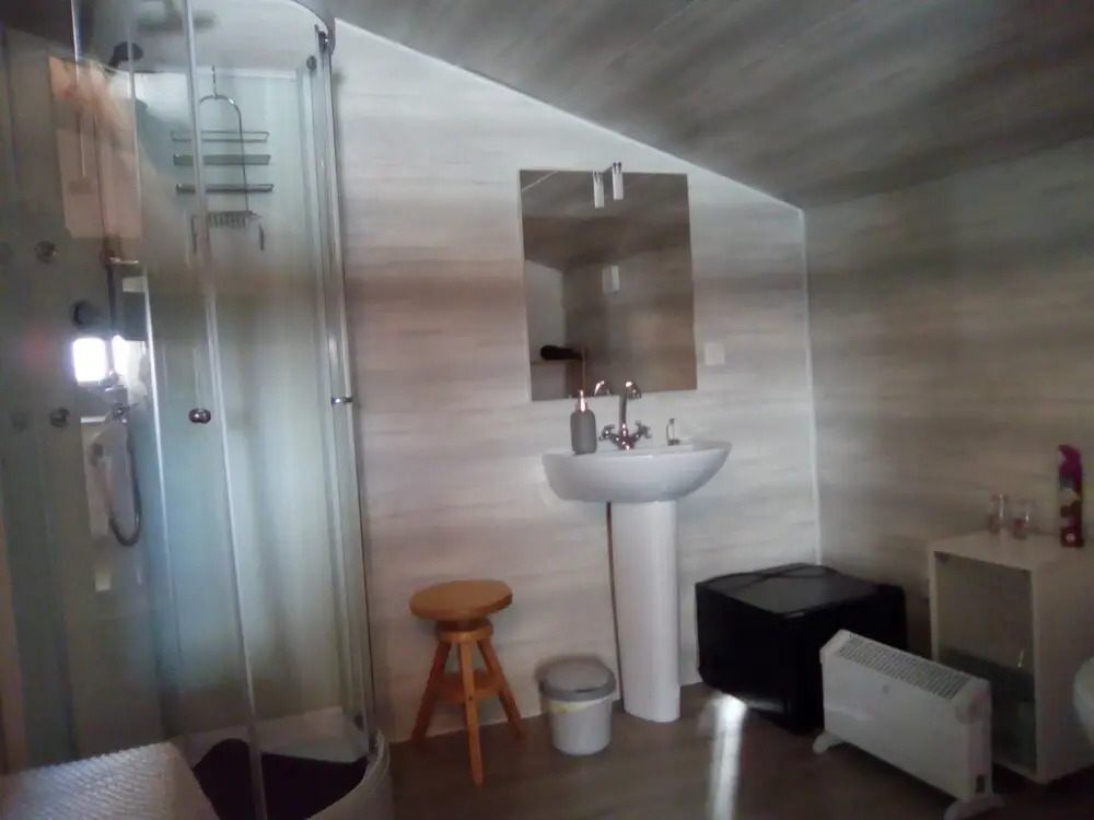Manoir Le Cristal , Piscine et chambres tempérées