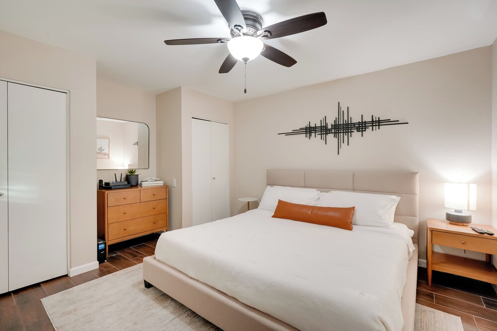 Easy Living in Old Town: Condo w/ Pool Access