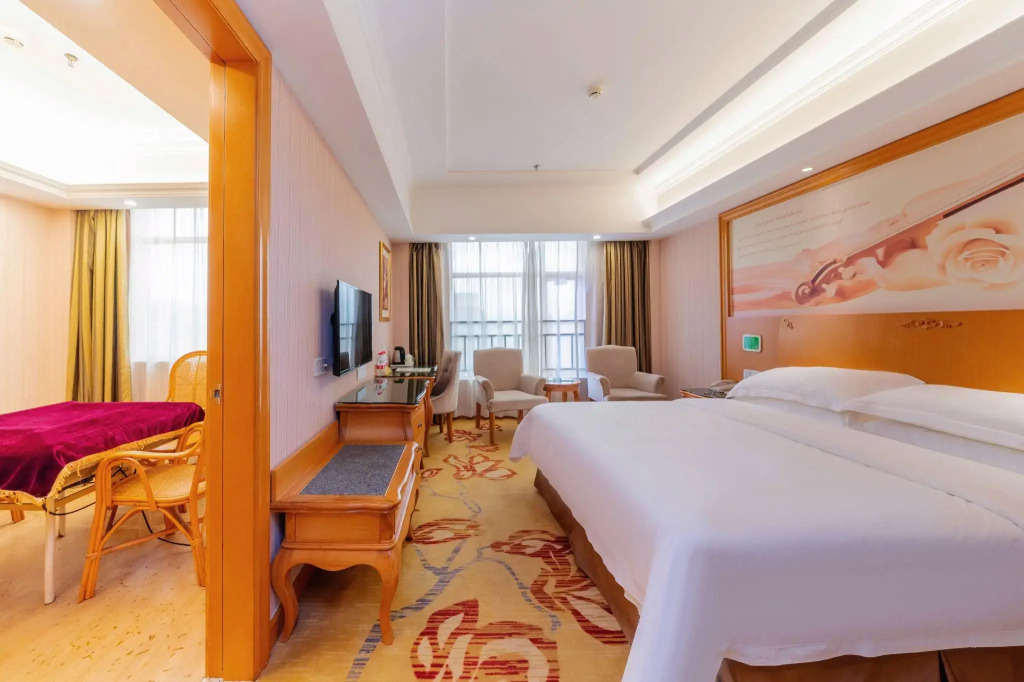 Vienna Hotel Huizhou Danshui Baiyun Road