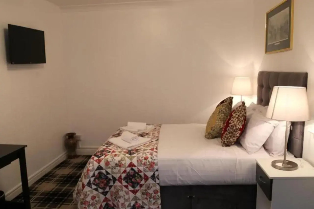 OYO 4 Sisters Inn
