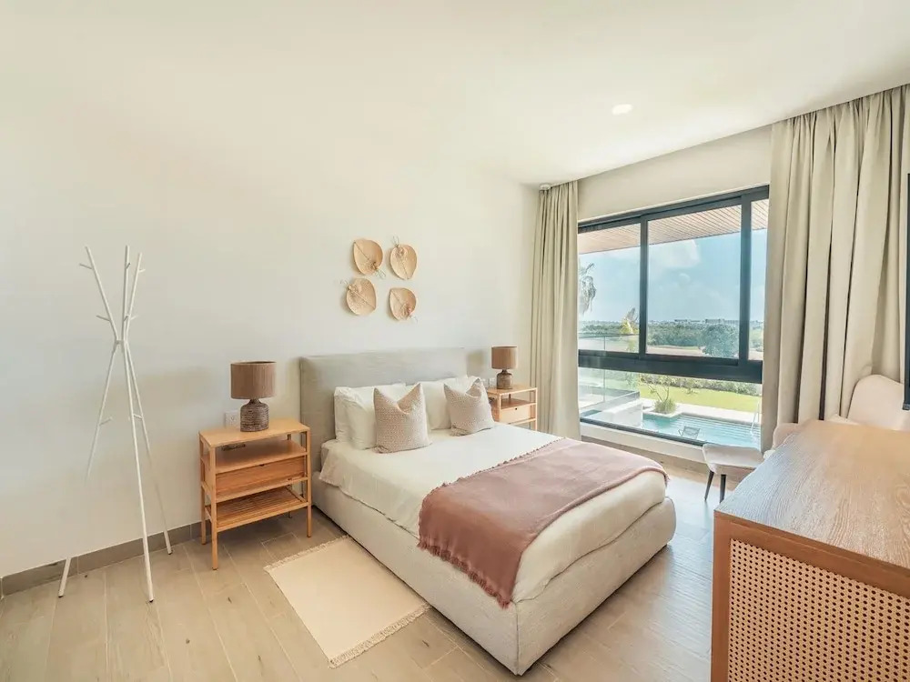 4 Guest 2 Bedrooms Balcony and Shared Pool