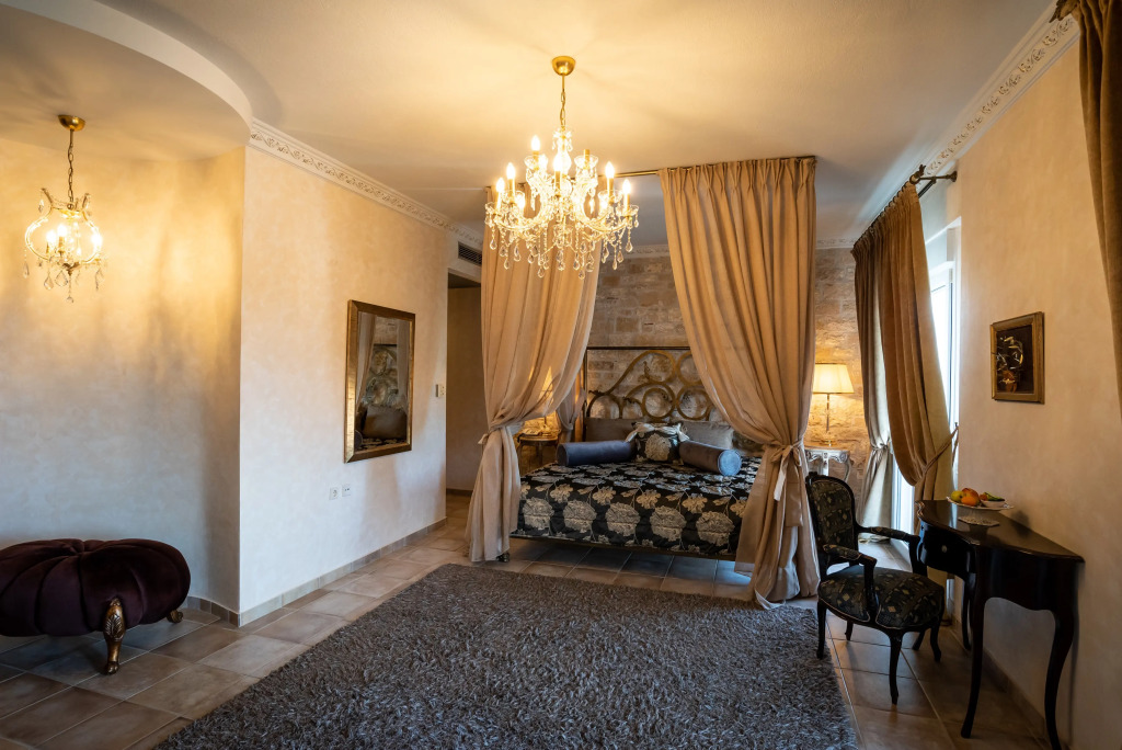 Achtis Hotel