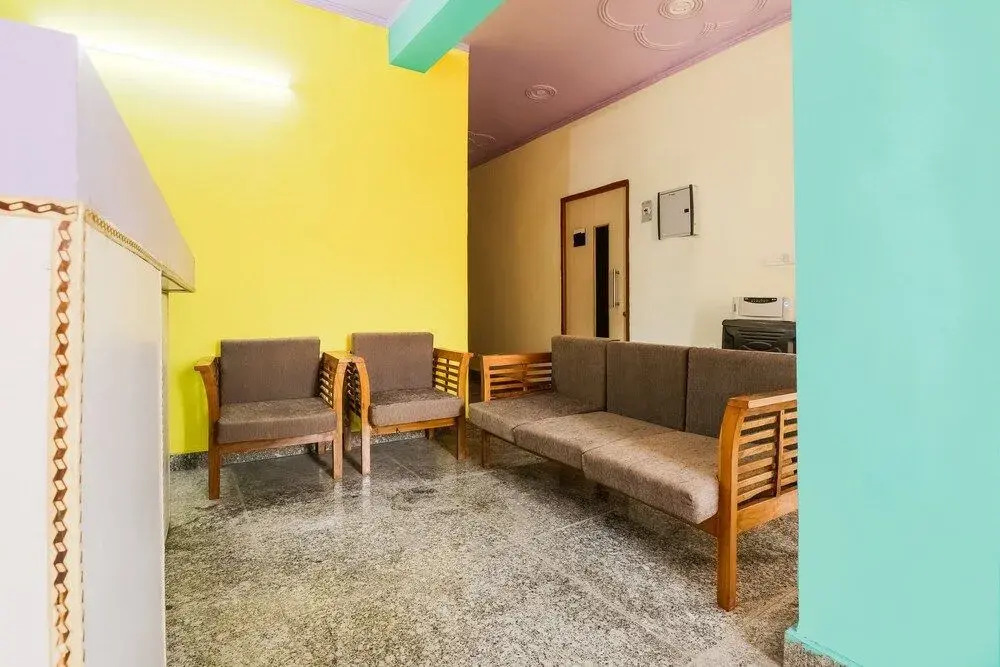 OYO 37728 Raghav Residency