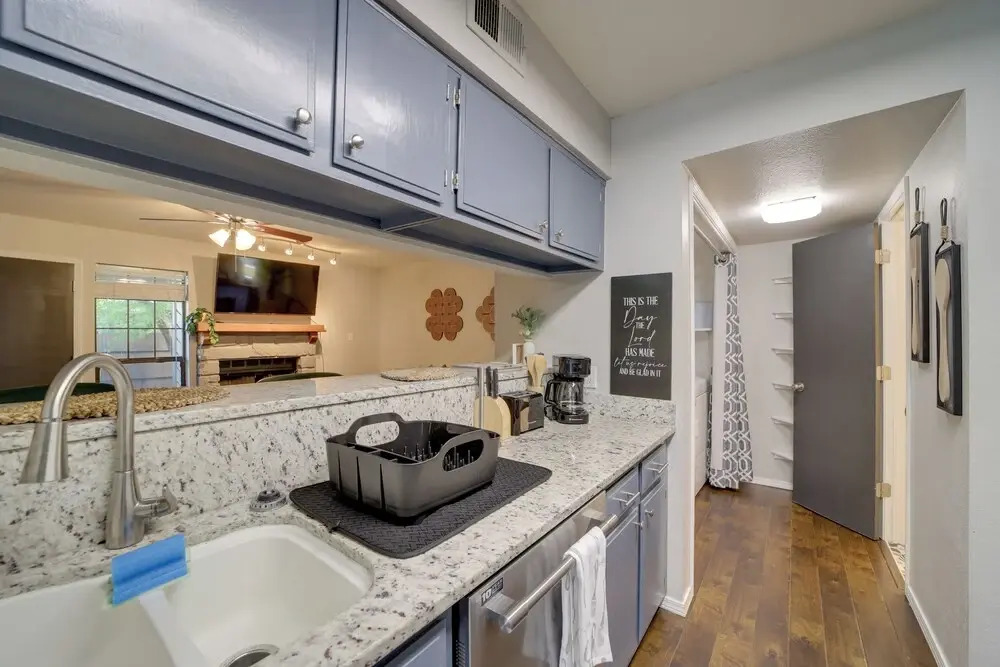 10 Mi to Dtwn Tulsa: Condo w/ Pool Access!