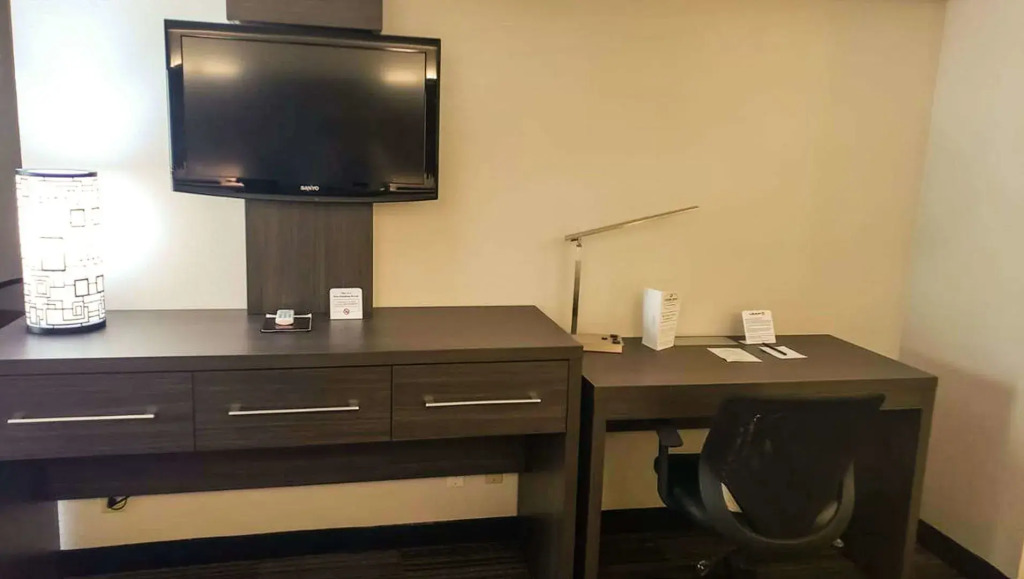 Alexis Inn and Suites Hotel