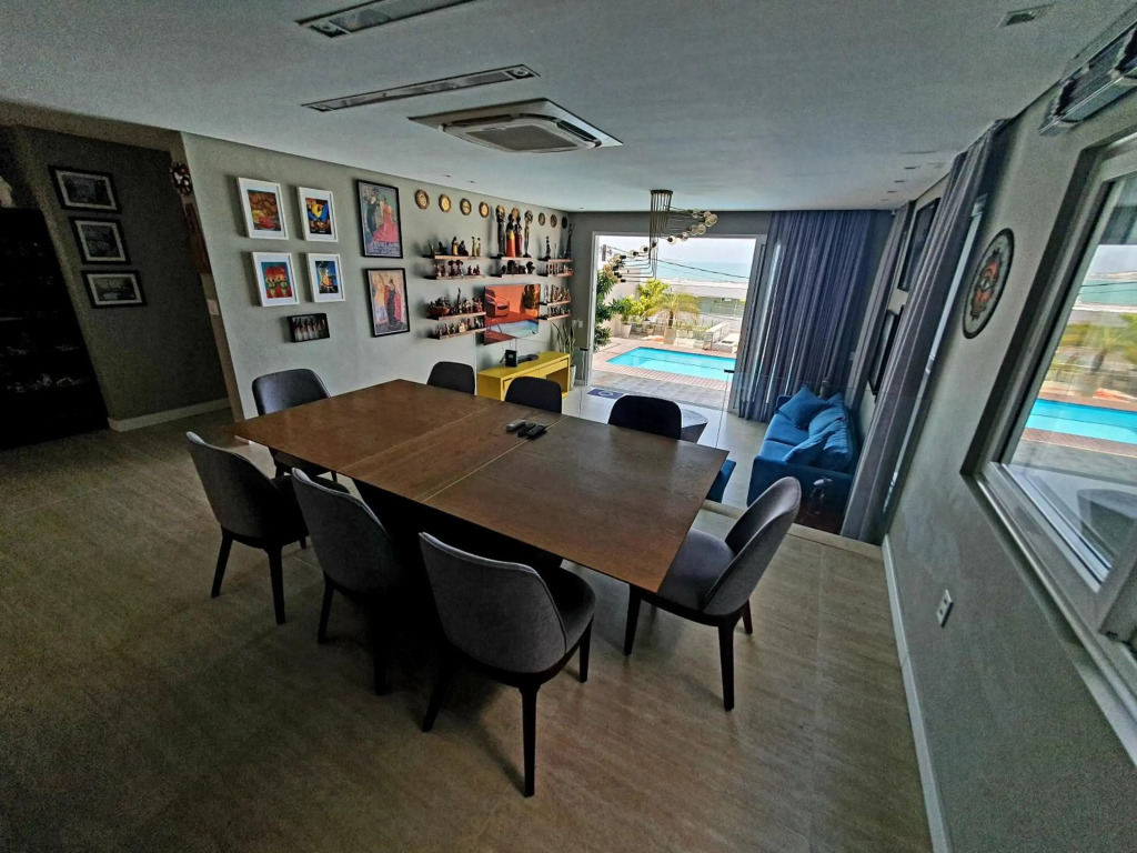 Casa Áurea! A 100 metros da areia de Ponta Negra, com vista deslumbrante do mar