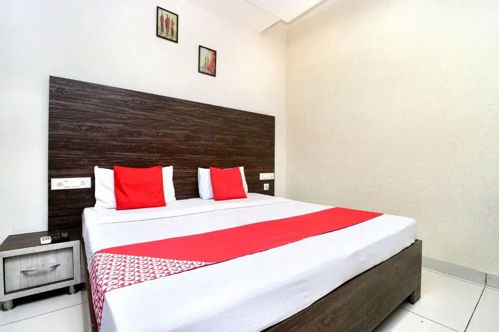 Oyo 37860 Hotel Batra