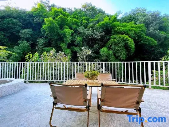 Qingcheng Mountain Yujian Forest Private Soup Homestay