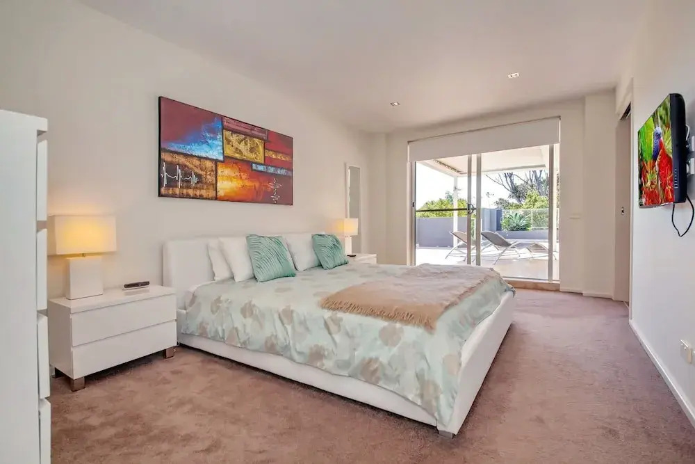 Mantra Aqua, Penthouse 83/1A Tomaree Street