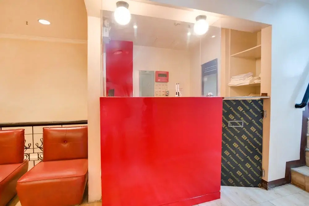 OYO 912 Fb Suites