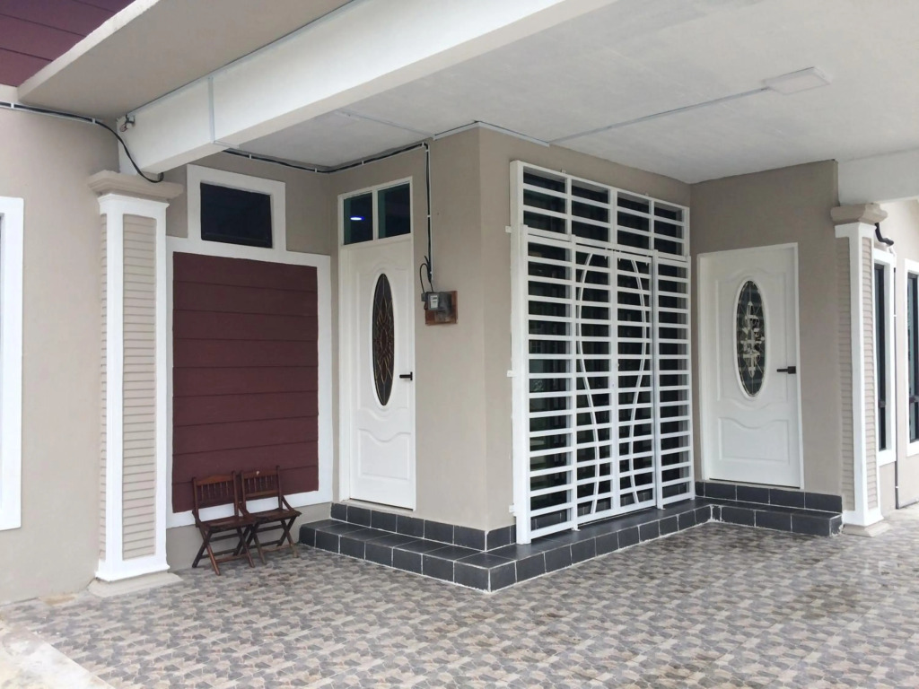 Aina Guest House