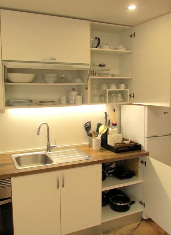 Stunning Studio in Parede, Cascais - up to 4 pax