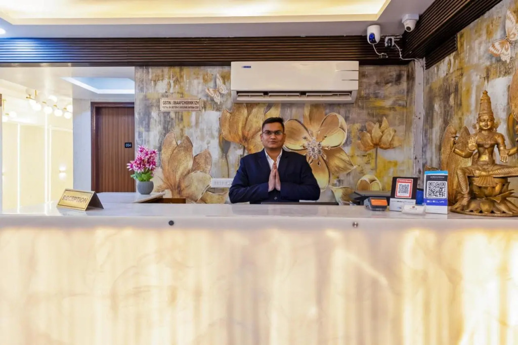 Aadat Hotel Subhash Chowk Gurgaon