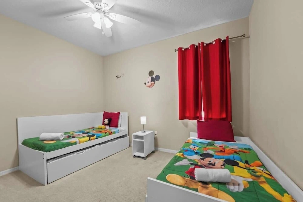 4 Bed Close to Disney Private Pool