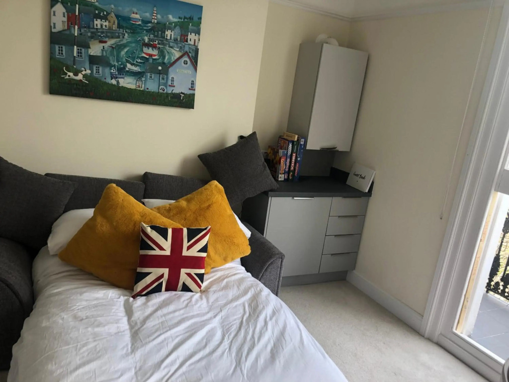 Wight On The Beach, Slps4, Stylish Apartment, Balcony with Sea Views