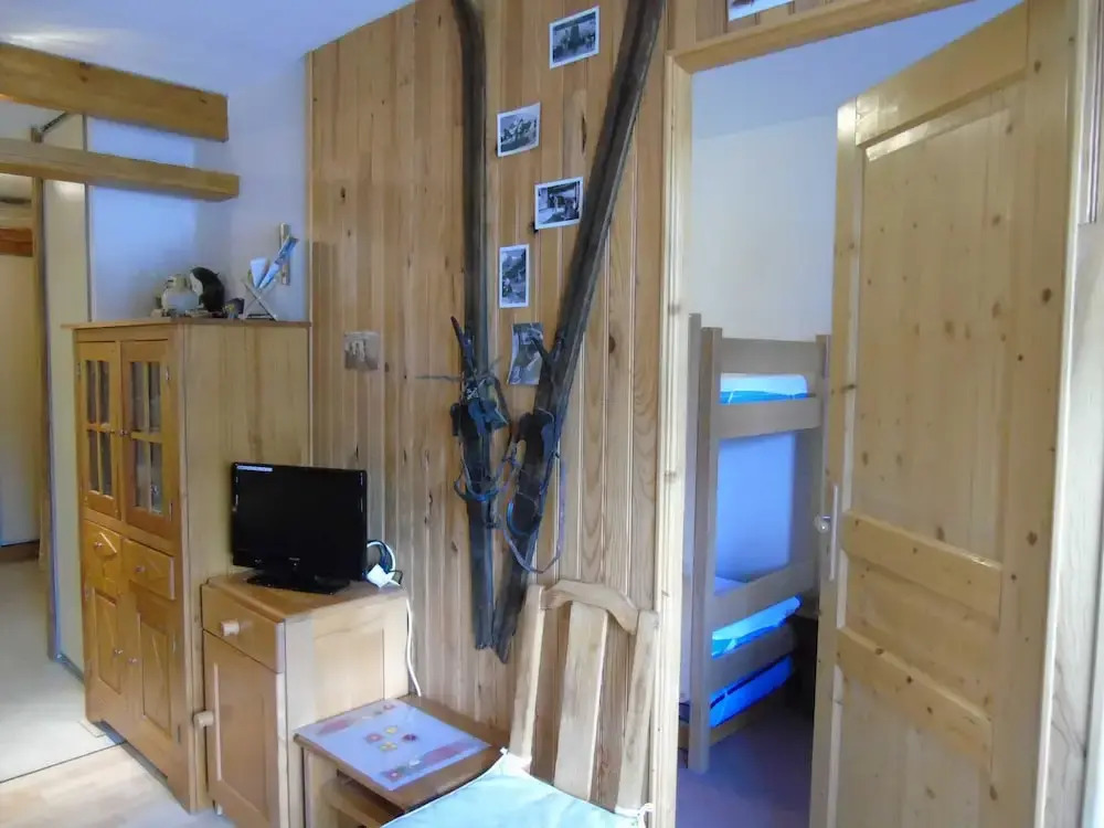 Lou Services Apartment M3-102 LSI 001