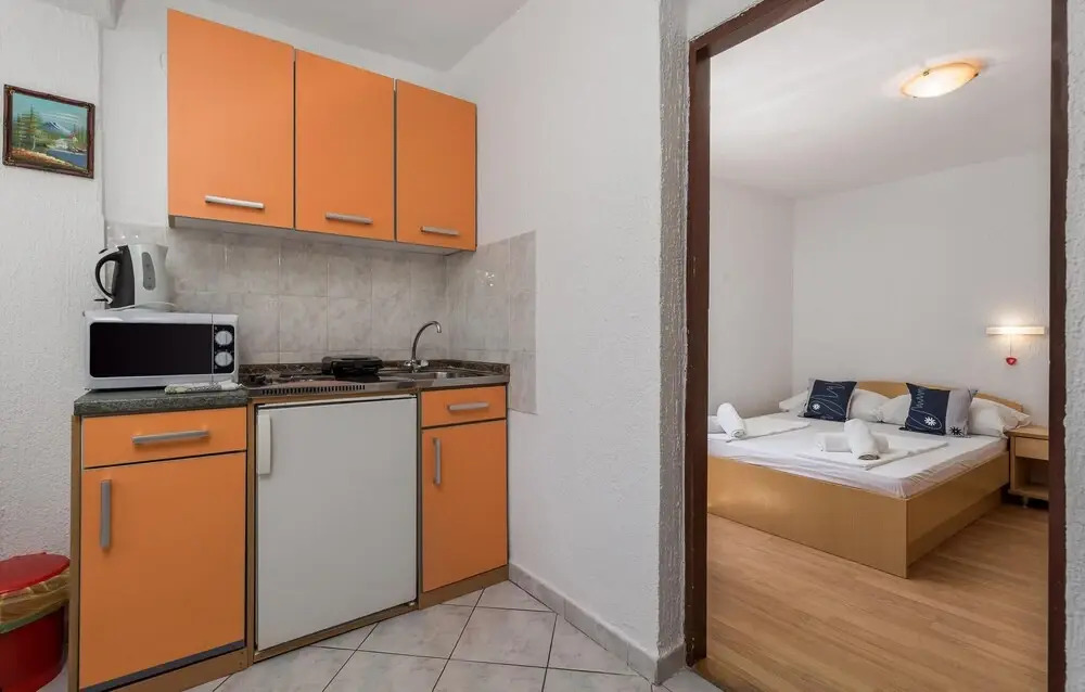 Nice Apartment in Lopar With 1 Bedrooms and Wifi