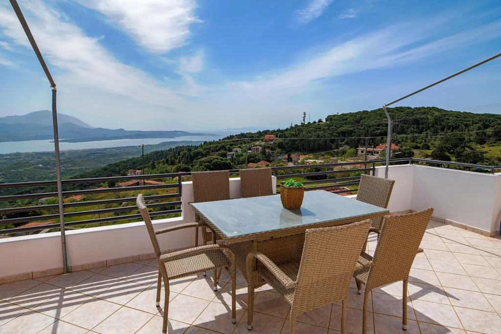 Τhree Storey Villa with Infinity Pool