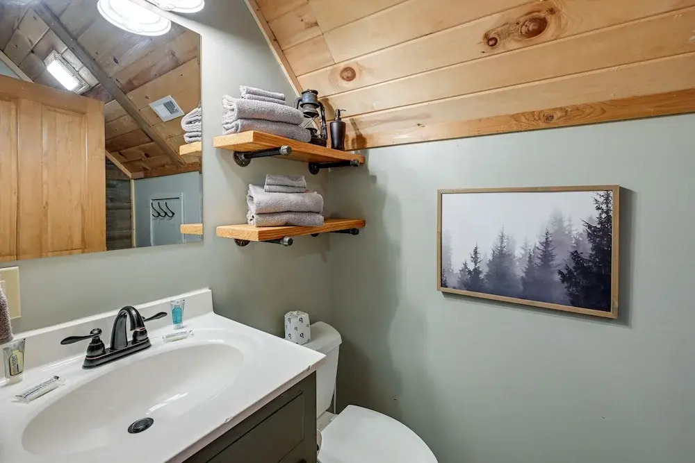 Bryson City Cabin: Deck & Mountain-view Hot Tub