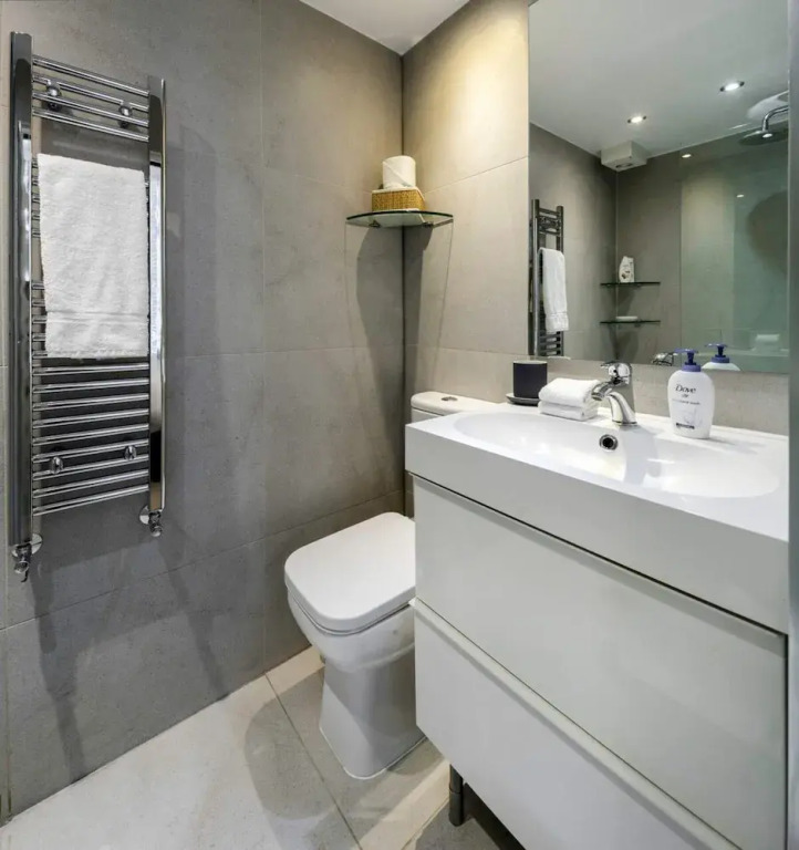 Elegant Earl's Court 2 bed 2 Bath Near Tube