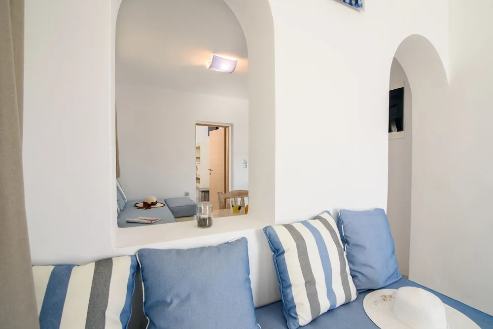 Villa George Santorini