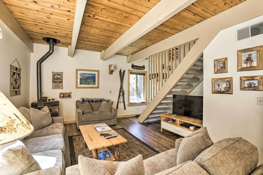 3 Mi to Lake Tahoe: Quiet Incline Village Cabin