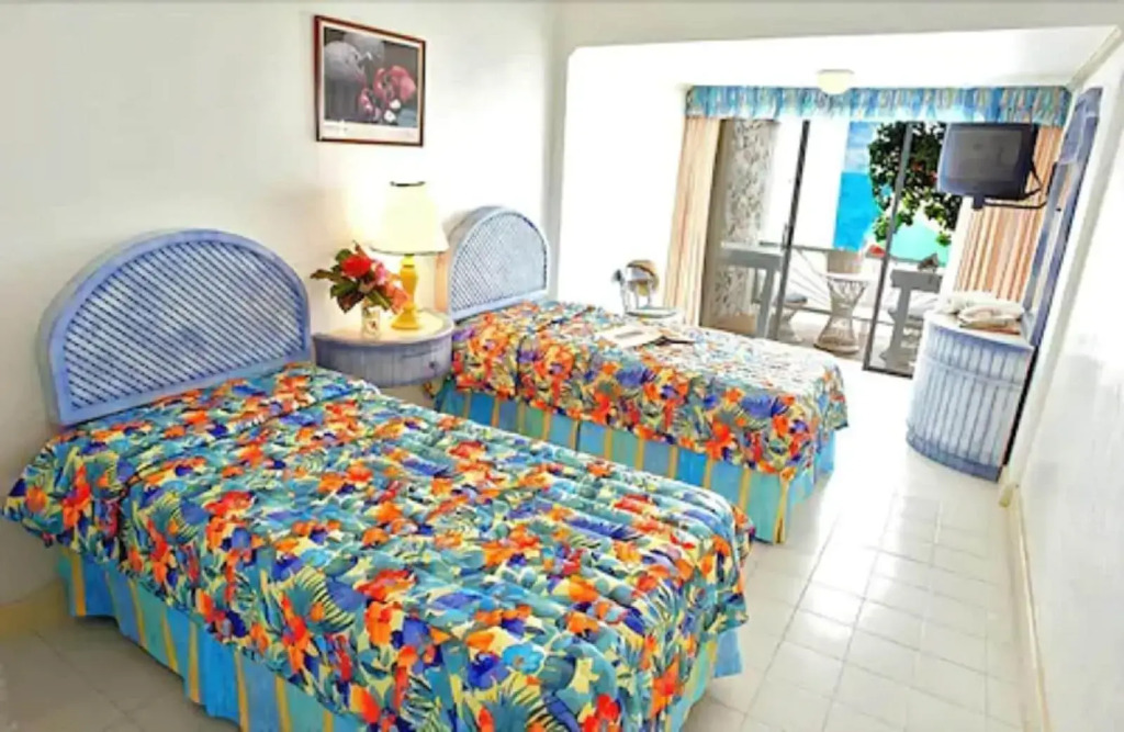 Shaw Park Beach Hotel