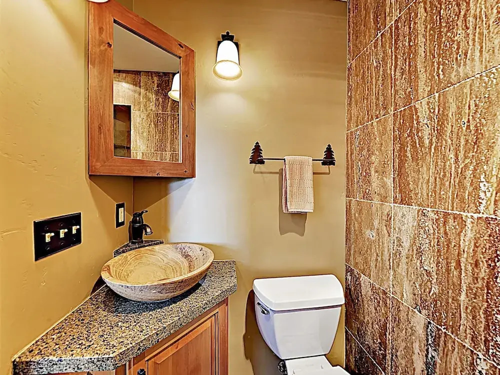 New Listing! Alpine Gem W/ Hot Tub, Near Lift 3 Bedroom Condo