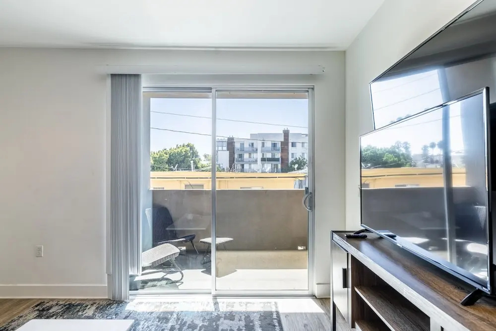 East West Comfort: Hollywood Walk Of Fame Apartments