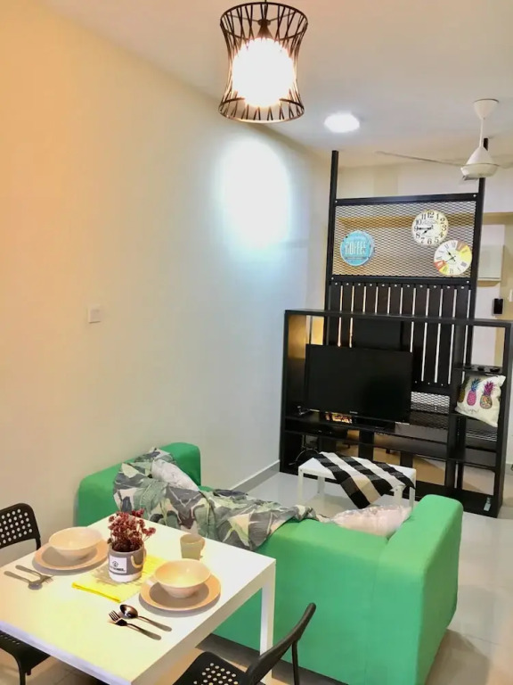 Suria Jelutong Cozy Studio by BeeStay
